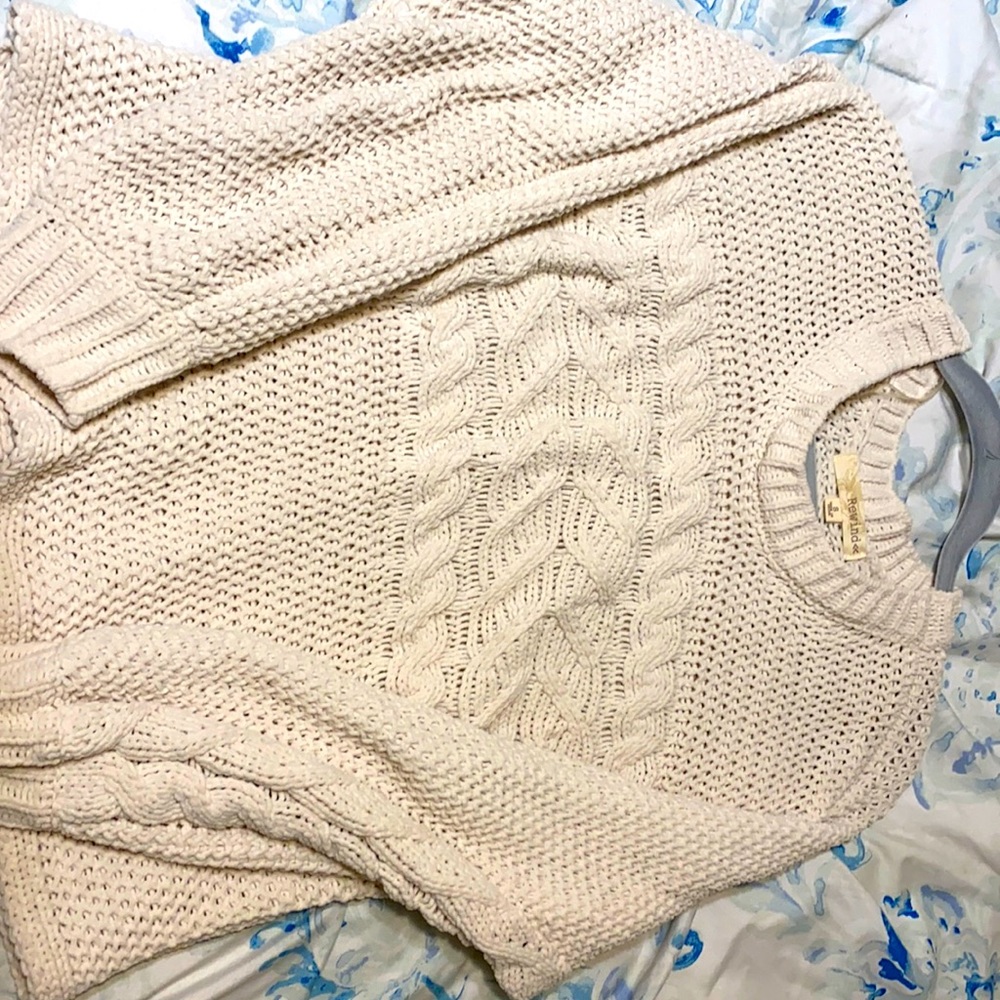 Knitted Sweater 🤍